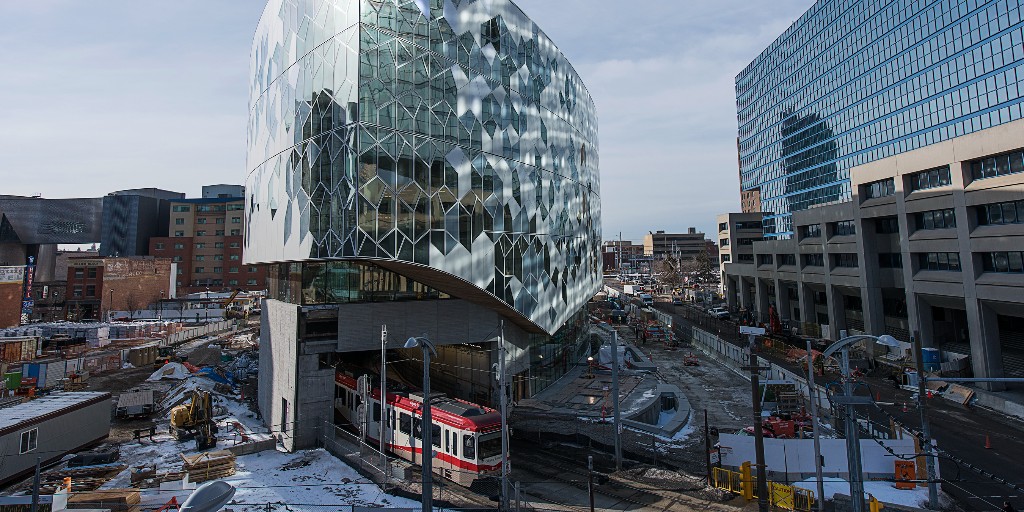 Come celebrate Central Library's fifth birthday tomorrow from 11:00 am – 4:00 pm for free, family-friendly activities including music, games, crafts, treats and more. Learn more: bit.ly/46VxA03

📷 George Webber