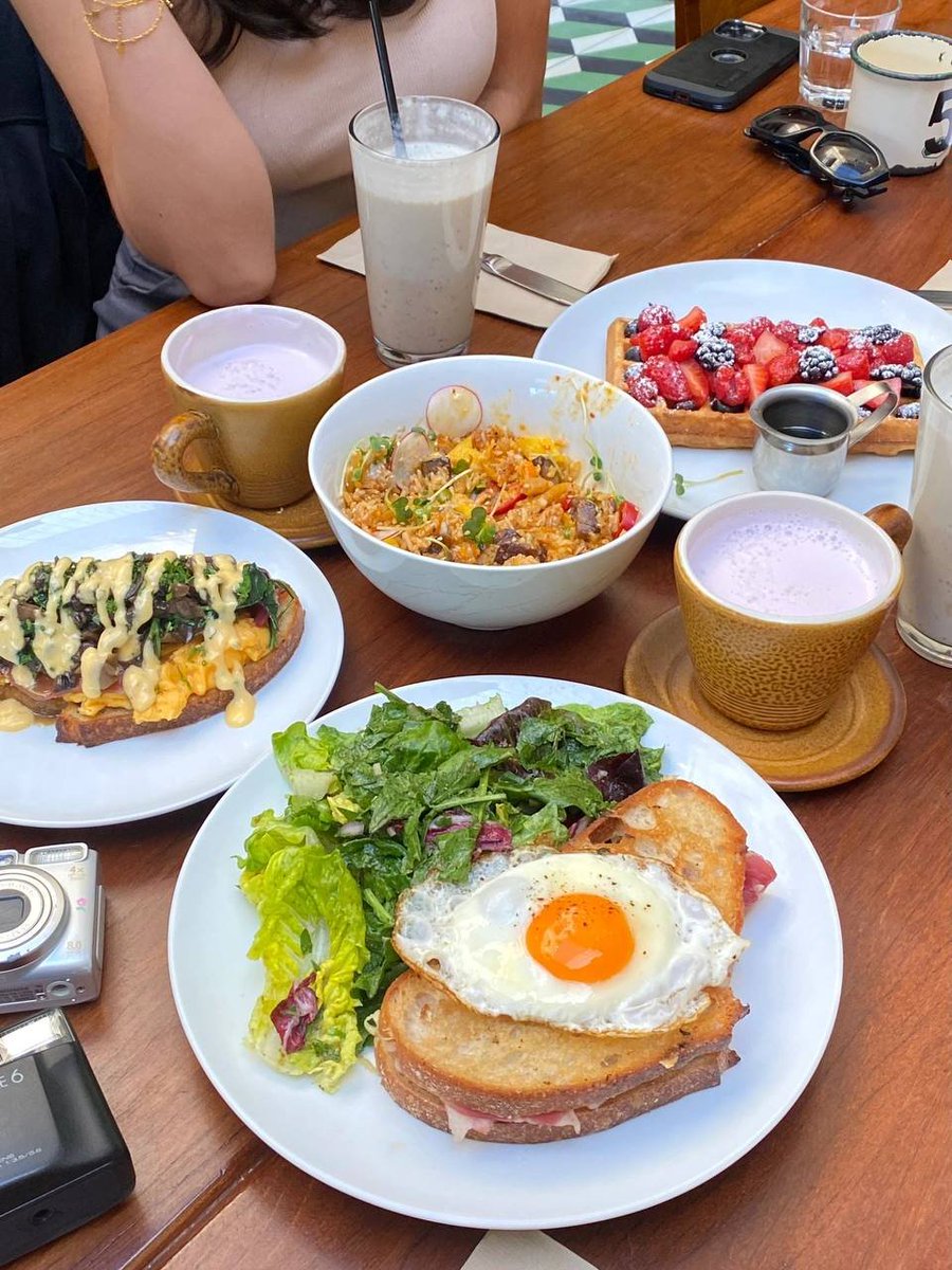 Nora45919448181's tweet photo. Eating breakfast with friends in the morning🤗😋
#Breakfast #With_friends https://t.co/8MuyVzmfpW