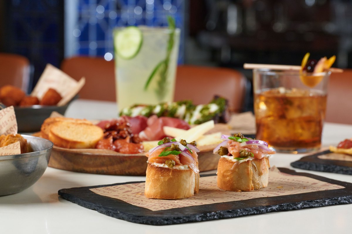 BullaGastrobar's tweet photo. Bite into happiness with our delicious new Tapas Happy Hour menu, available every day at the bar. Cheers! π₯
#bullagastrobar #spain #tapas #happyhour #drinks #barbites https://t.co/PriY71uHWj