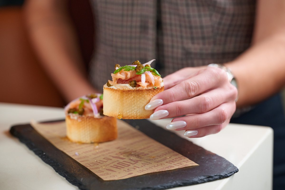 BullaGastrobar's tweet photo. Bite into happiness with our delicious new Tapas Happy Hour menu, available every day at the bar. Cheers! π₯
#bullagastrobar #spain #tapas #happyhour #drinks #barbites https://t.co/PriY71uHWj