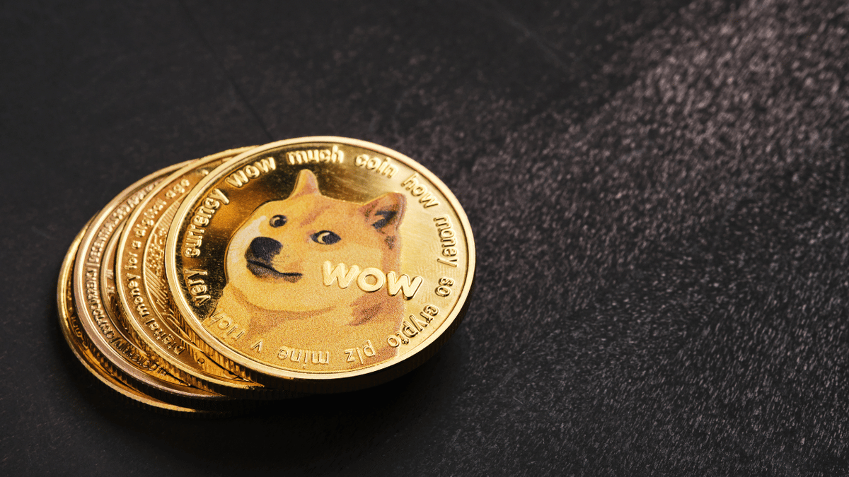 kanoncita's tweet photo. "Unlocking DOGE's Potential: Will It Reach $0.1588? ๐ Rekt Capital's insights suggest a 135% rally. A weekly close above the channel top is the key! Let's see if Dogecoin can make it happen. ๐ถ๐ #Cryptocurrency #DOGERally #PricePredictions" https://t.co/h2wwPIUVqp