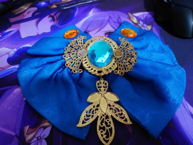 好难受，之前把装饰弄掉了就丢在柜子里一直没粘回去，今天修cos服才发现已经氧化发黑了QAQ https://t.co/57SJONFmJx<a href="/tag/%E4%BC%AA%E5%A8%98"class="tags"><span>#伪娘</span></a>