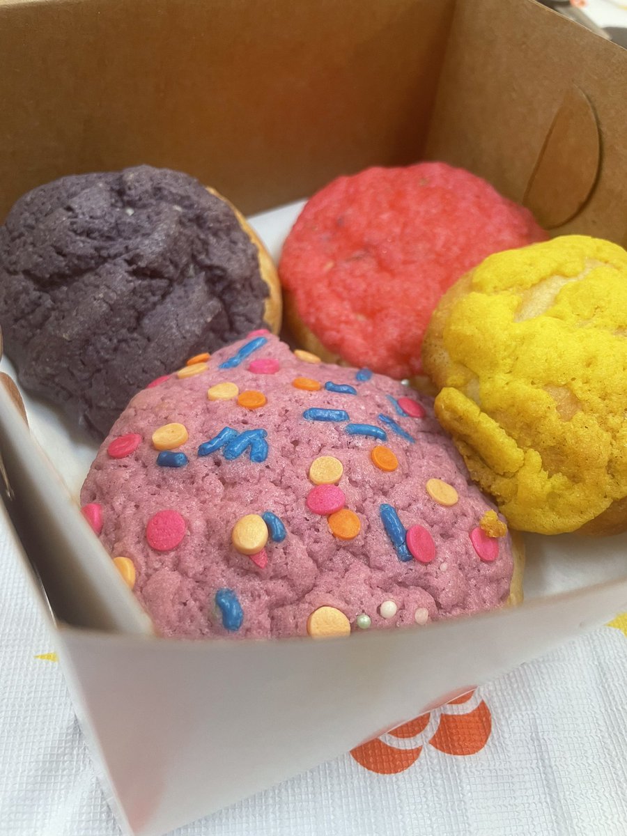 Diiimeco's tweet photo. Starting off the weekend with sweetness to share! Look at what our student's at #Coop_Tech did this morning at! #Show_up #Show_Off! #Conchas 💀🍭✨
#Stop_Collaborate_and_Listen🙌🏽 https://t.co/4cKxs5BIGe