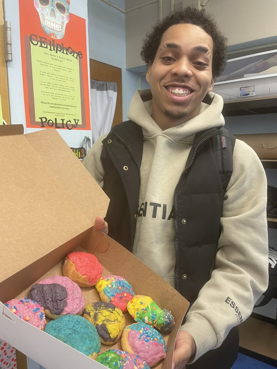 Diiimeco's tweet photo. Starting off the weekend with sweetness to share! Look at what our student's at #Coop_Tech did this morning at! #Show_up #Show_Off! #Conchas 💀🍭✨
#Stop_Collaborate_and_Listen🙌🏽 https://t.co/4cKxs5BIGe