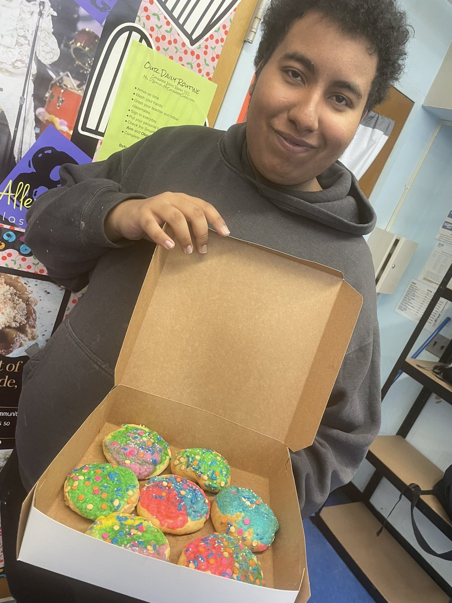 Diiimeco's tweet photo. Starting off the weekend with sweetness to share! Look at what our student's at #Coop_Tech did this morning at! #Show_up #Show_Off! #Conchas 💀🍭✨
#Stop_Collaborate_and_Listen🙌🏽 https://t.co/4cKxs5BIGe