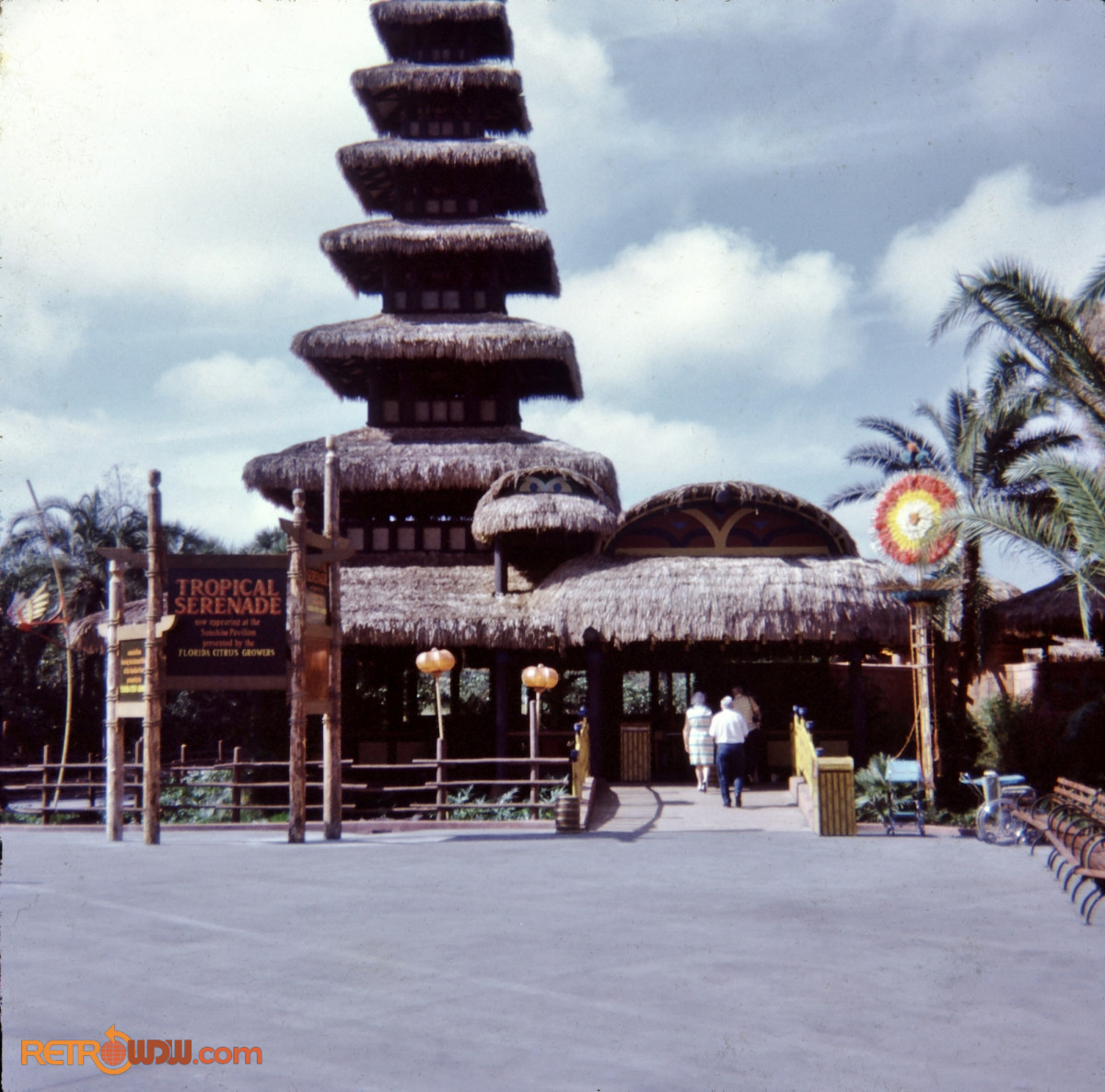 BrianPMiles's tweet photo. I don't usually don't acquire a single slide but @GoAwayGreen said we should have this one because it was taken in the first weeks of October 1971. So now we do. Long line for Tiki birds. https://t.co/fdKId5DRHr