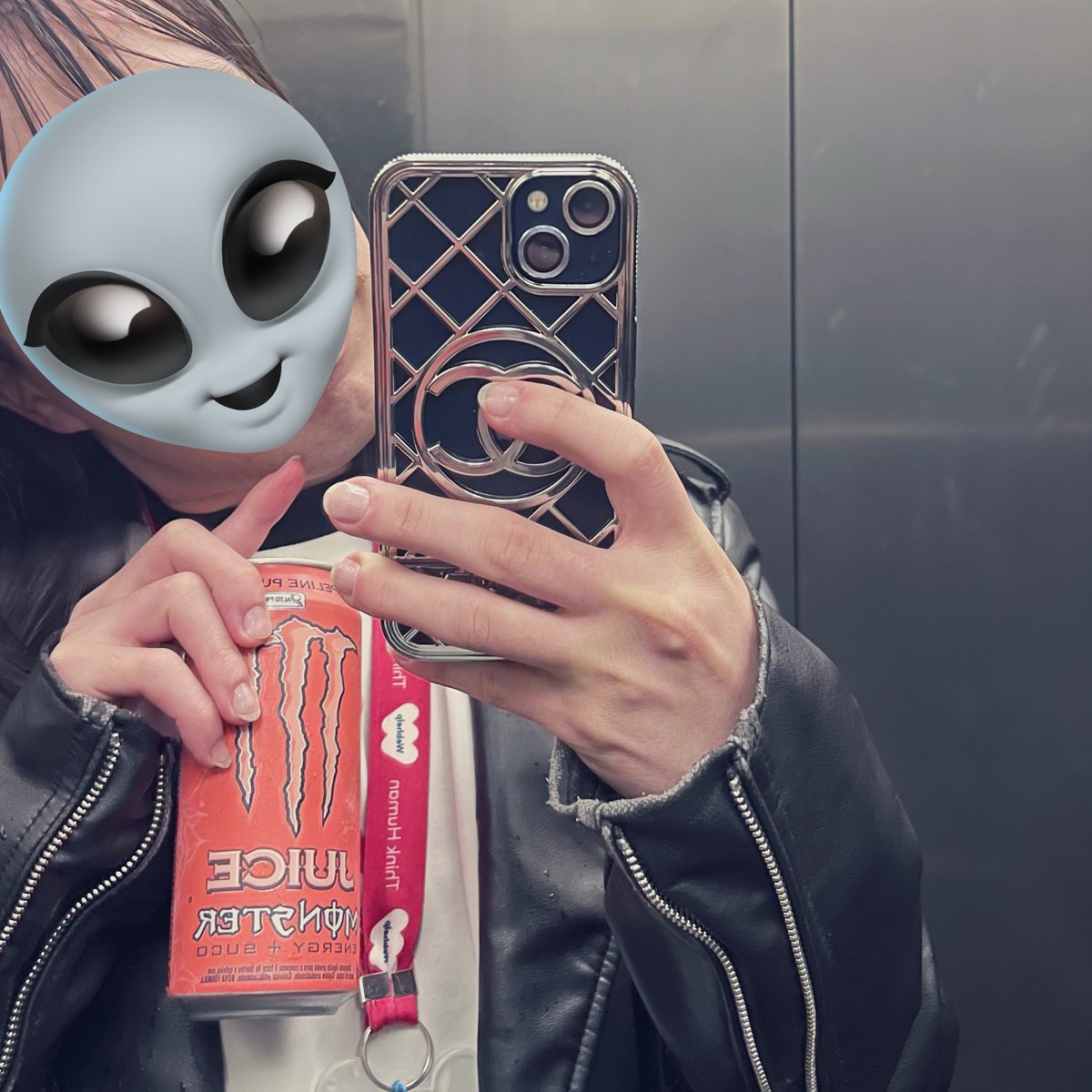 capricorniano18's tweet image. 👽 • #Monster • #Chanel 

- #WebHelp #Concetrix #GrupoServices