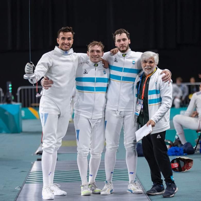 Ejercito_Arg's tweet photo. #Felicitaciones Cabo Jesús Lugones Ruggeri, soldados voluntarios Alessandro Taccani y Agustín Gusmán Menteguiaga 🥉3er puesto en 🤺Esgrima - Espada por Equipos Masculino en los Juegos Panamericanos @santiago2023. https://t.co/wxb90RDtvf
