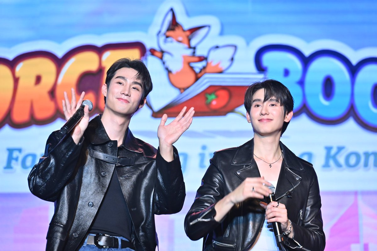 kasibook's tweet photo. ขอบคุณมากนะค้าบทุกคนนนนนน ไว้เจอกันอีกนะค้าบบบ  รักนะะะะะะะะ  ❤️❤️❤️❤️#ForceBook1stFMinHK https://t.co/XoNhG8Rkuk