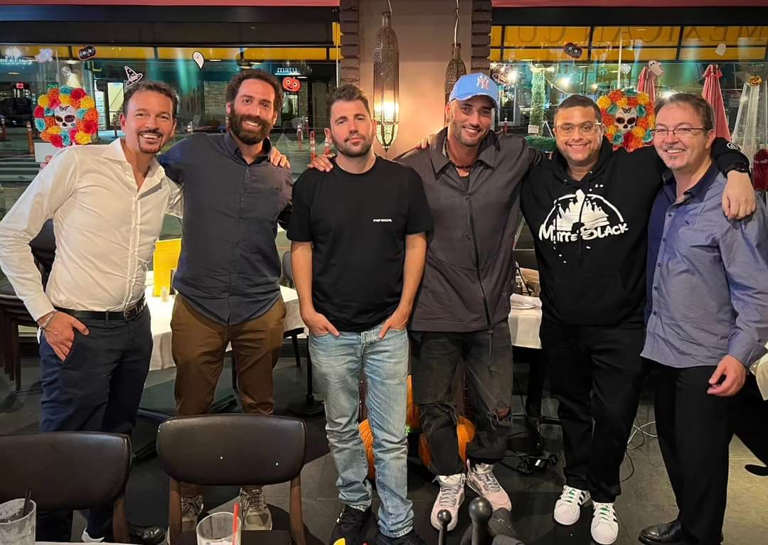 dmuslan's tweet photo. A legendary DJ, a fabulously talented director, a top studio exec, 2 tech genius bros, &amp; a 2nd generation super geek walk into a Mexican restaurant...
@dimitrivegas (doing his best @wednesdayaddams impression) #BilallFallah @GuidoMeardi @gmeardi #VNova #GalenVaisman @DCOfficial https://t.co/EvTStfdPNo
