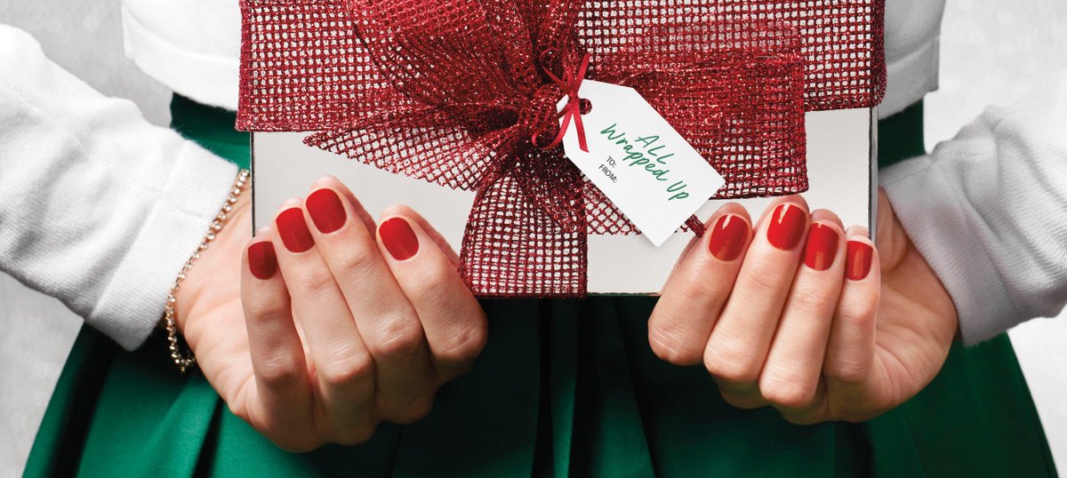 BRUCETEEL's tweet image. IT IS HERE!
So many new products, bundles, gift giving ideas and possibilities.
Check them out while you can as these are limited edition, exclusive bundles. campynails.com
.
#holidayguide #colorstreetchristmas