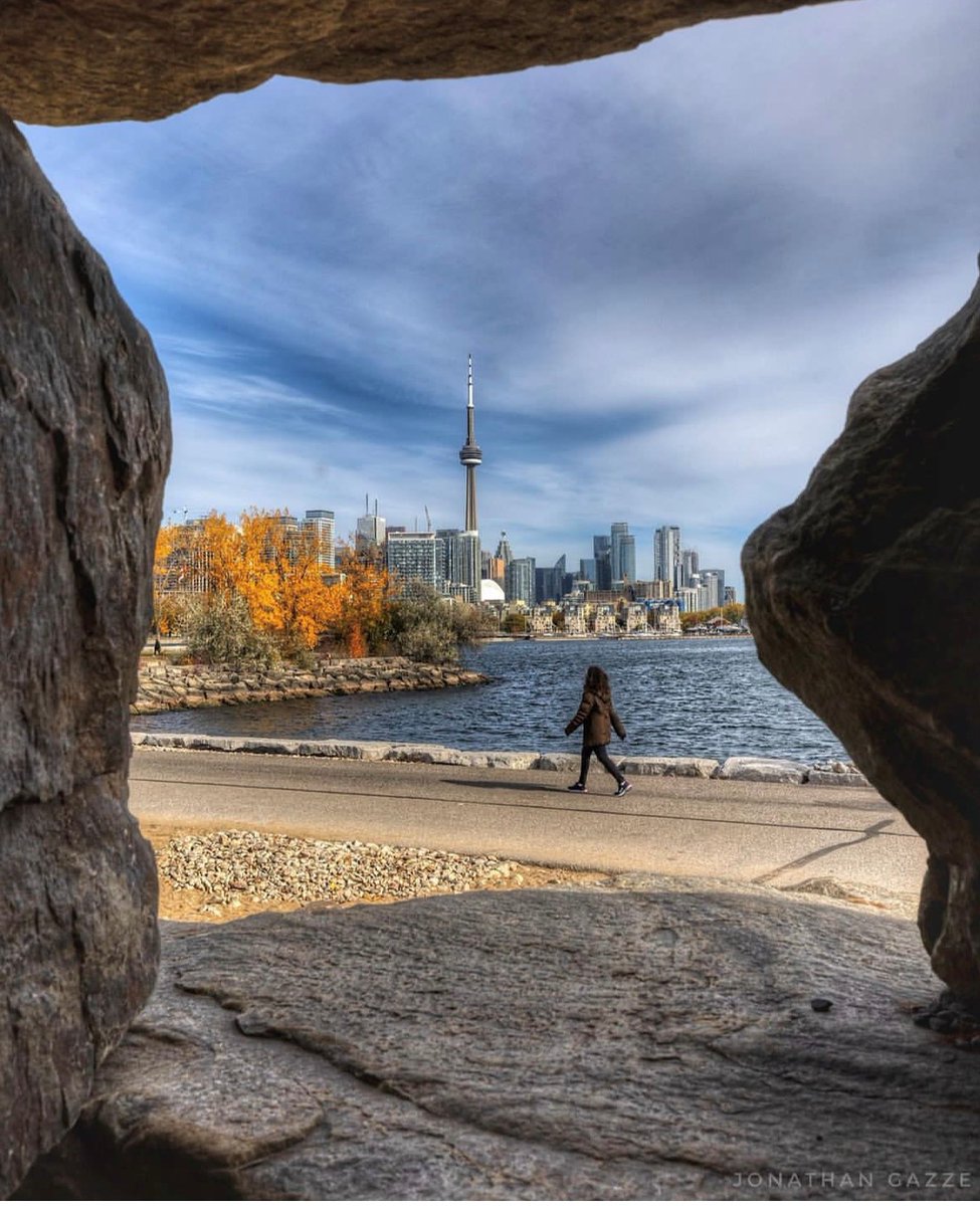 Looking for things to do #atthewaterfront this fall? Thanks to @WaterfrontBia for putting together this list of exciting events and activities at Toronto’s waterfront this fall. 

Check it out: bit.ly/3FJacHC

📷 @jgazze