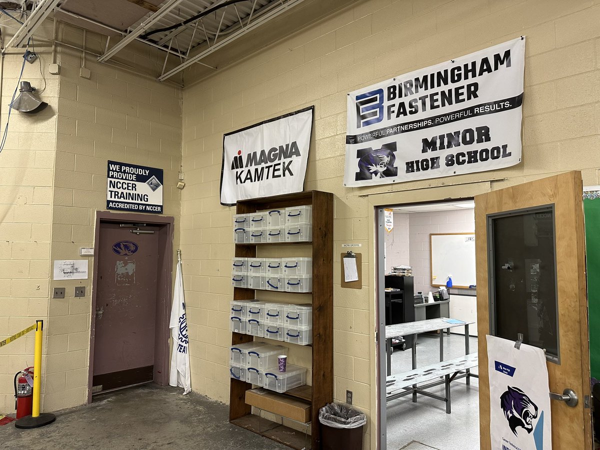 MHSIndMain's tweet image. Using what we learned in class to hang another sponsor banner in the shop. Proper PPE doning; hard hats, safety harness and lanyards used, all while practicing proper ladder safety and procedures. @MinorHighTigers @JEFCOCareerTech @SkillsUSA