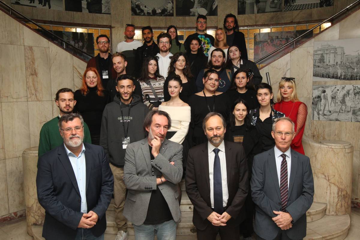 Film is a powerful tool to teach human and minority rights to young people.
Head of <a href="/OSCE_Serbia/">OSCE_Serbia</a> Amb <a href="/JanBraathu/">Jan Braathu</a> opened the multimedia exhibition "How Do I See You?" that captures social interaction &amp; cultural exchange among creative young individuals from diverse backgrounds 1/2