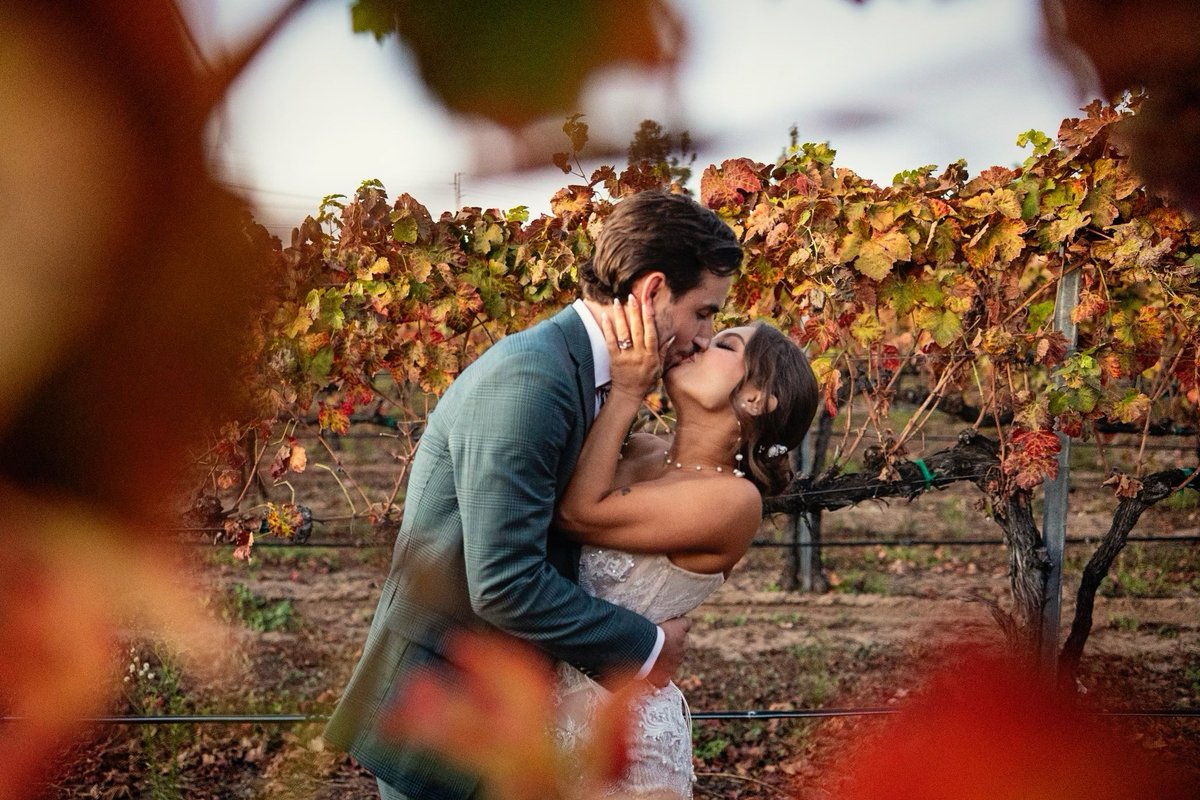 Got back some sneak peeks from our wedding 👰🏻‍♀️💍🥹