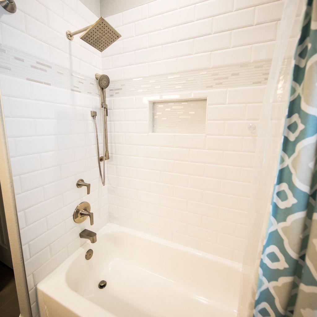 There are plenty of simple ways to use ceramic tile for shower walls and floors and create an entirely new look and modern bathroom design. Learn more on our website buff.ly/2DkWTzL #bathroomdesign #bathroomrenovation #bathroomgoals #bathroominspiration #interiorlove