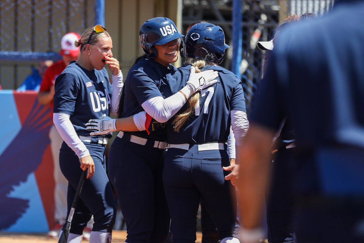 Talk about a 𝗽𝗲𝗿𝗳𝗲𝗰𝘁 𝗱𝗮𝘆 at the plate 👀🔥

✔️ 4-for-4 performance 
✔️ 4 home runs
✔️ 8 RBI

A great day on the 💎 for <a href="/DejahMulipola/">Dejah</a> ‼️
