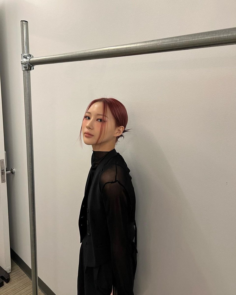 siyeonsm's tweet photo. Getting fine as time goes by, thanks to my parents for the bestest gift this earth has ever had. https://t.co/hHHAsG71Oz