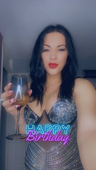 HAPPY BIRTHDAY TO ME!! 🍾🥂&hearts;️💃💋 Thank-you to everyone for the messages, gifts, being in your thoughts,