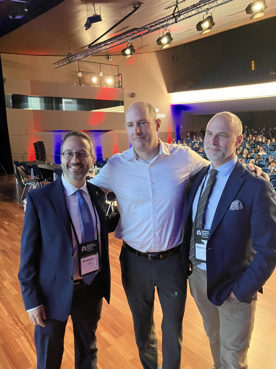 Great to chair the presentation with @jas_soar about news within defibrillation ⚡️❤️. Impressive talks by Giuseppe Ristagno (AMSA), Ian Drennan (Dual seq. defib) and Andreas Claesson (drone AED delivery)! The future of defibrillation! @ERC_resus @CopCard @akutberedskabet