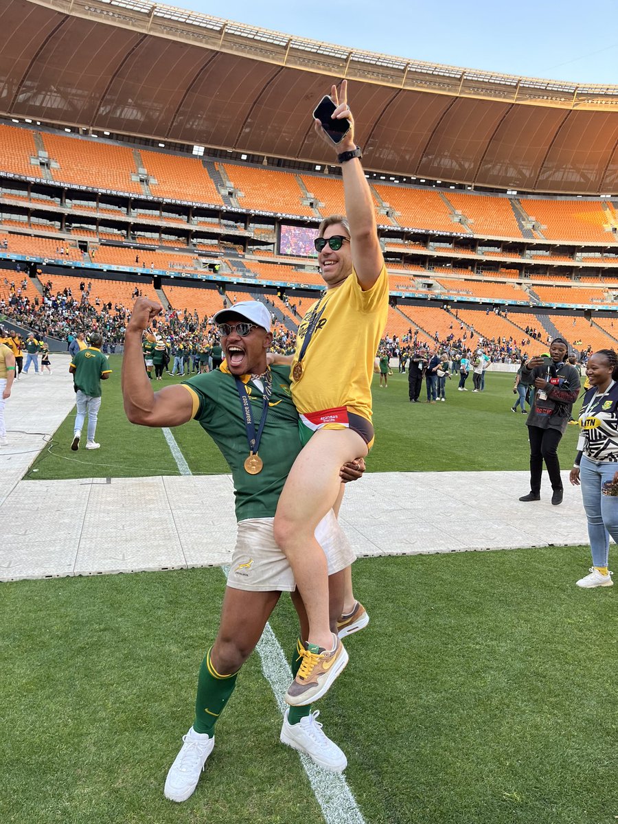 cleotlile's tweet photo. Happiness #FafFriday #SpringbokChampions https://t.co/0RXbixEndi