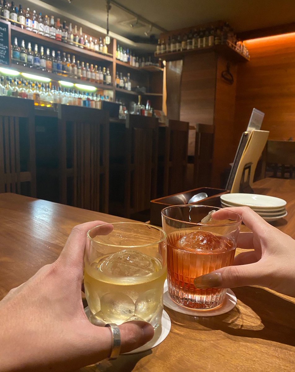 大家週末會小酌嗎(•̀ᴗ• ) ̑̑

《小小紀錄》

沒想過第一次見面會是在東京😂

謝謝阿木來接機 つ♡⊂
還帶我去了很厲害的餐酒館！😋

東西真的超好吃的…
已經開始心心念念😆 https://t.co/TNXnKszmso