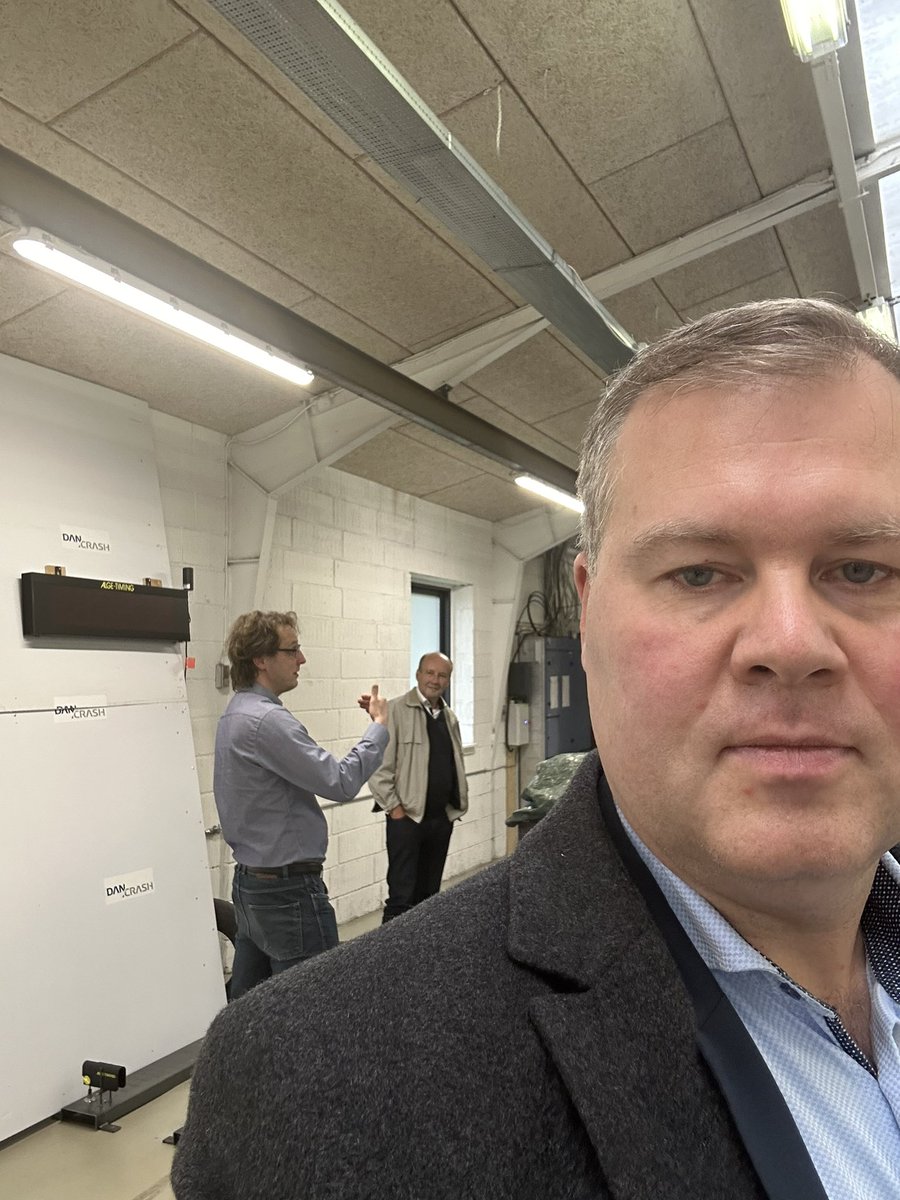 donjens_74's tweet photo. Jeg var ude og besøge DanCrash i Sunds og høre, hvordan man IKKE kan beregne piskesmældsskader på baggrund af billeder af buler i biler. https://t.co/ZHmciZs1zA