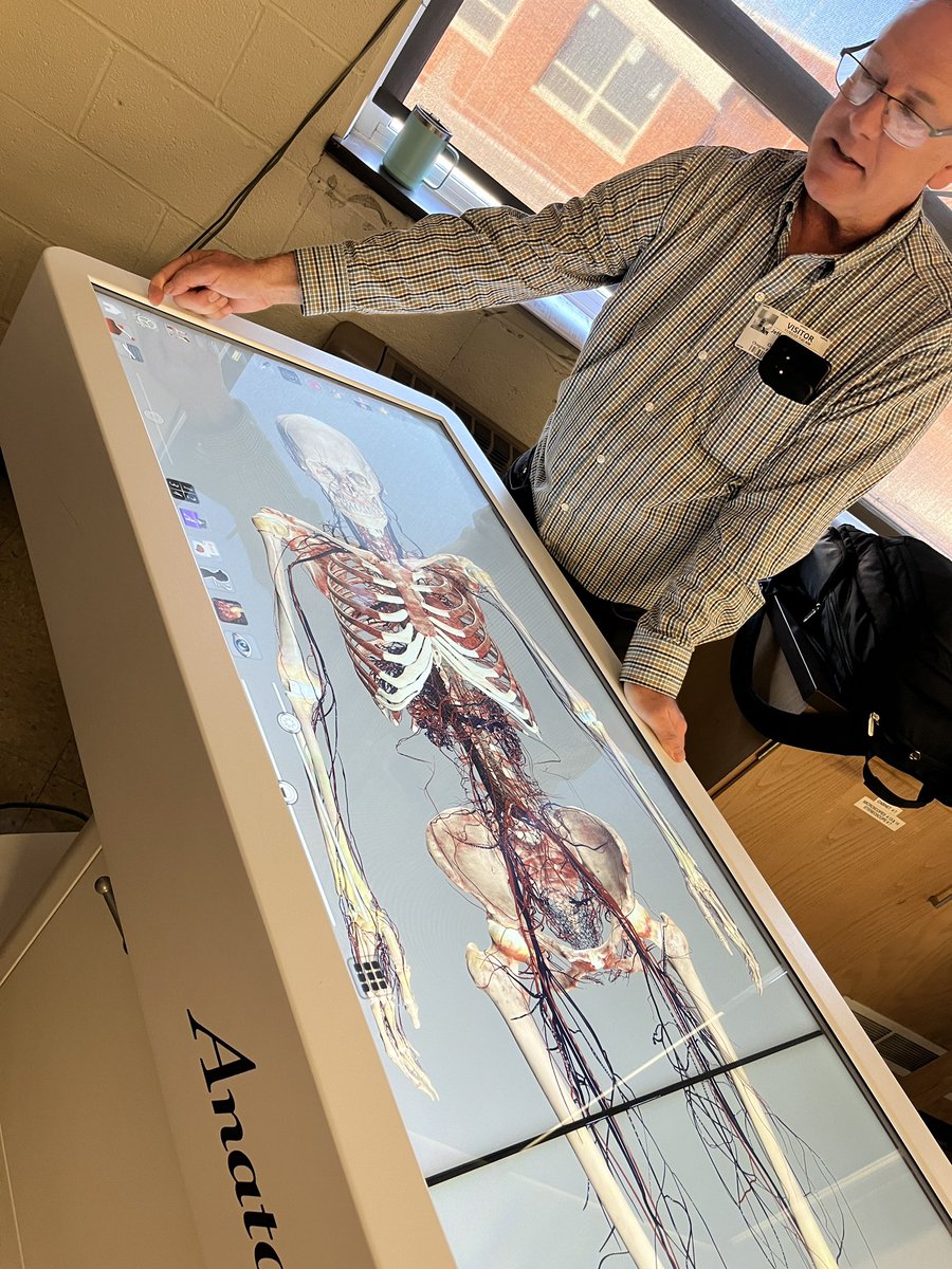 Amazing @Anatomage training today! Thank you @CFedfoundation for this amazing teaching tool !@cf_rassi @malonepamela07 @PaulPerrine10 @MrsKlodor
