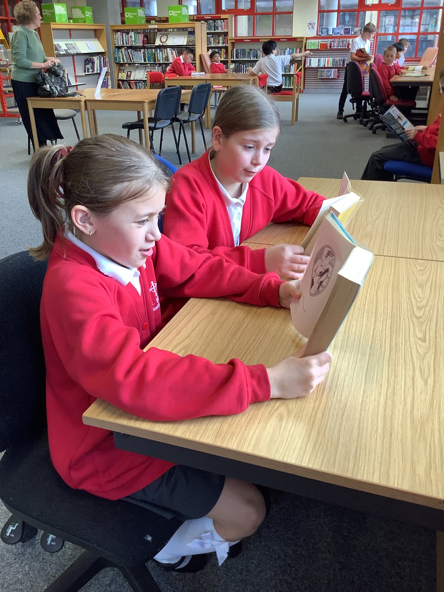 StPhilipsY6A's tweet photo. We enjoyed an afternoon visit to Westbrook Library today. We have some real bookworms in our class 📚 @StPhilipCEAP #teamstphilips https://t.co/iivP2GYlJS