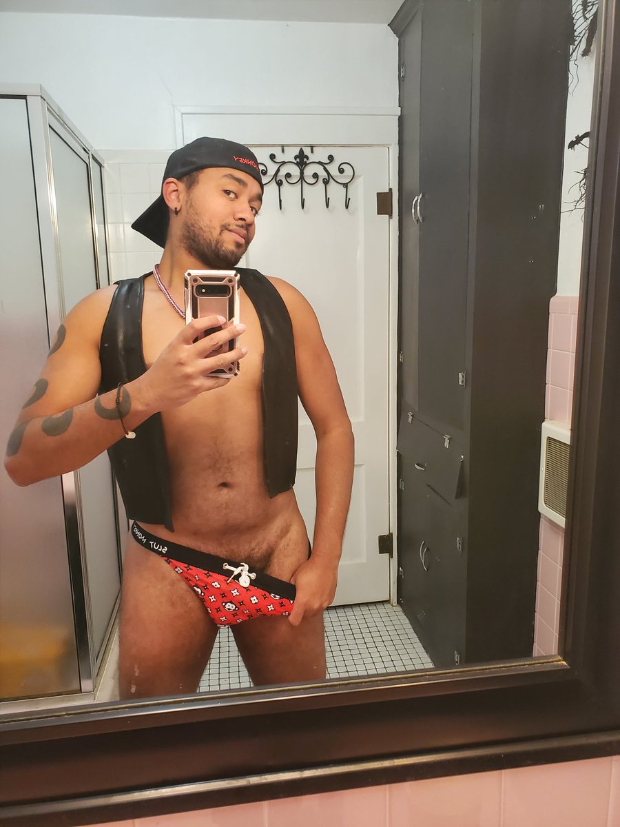 AvisoPup's tweet photo. New vest paired with my favorite bikini and match hat. Had to show off a little. #leather #bikini #gay #tattoo #slut #slutmonkey https://t.co/8V1dZB2kMr
