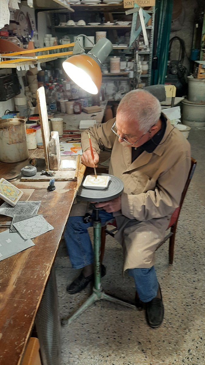 inja5248's tweet photo. #November_kiek van @Tpzijl

dag 3 #kunstinuitvoering typisch keramisch beschilderen van tegeltjes San Leo #Emilia_Romagna 🇮🇹 https://t.co/xfwen0TgGv