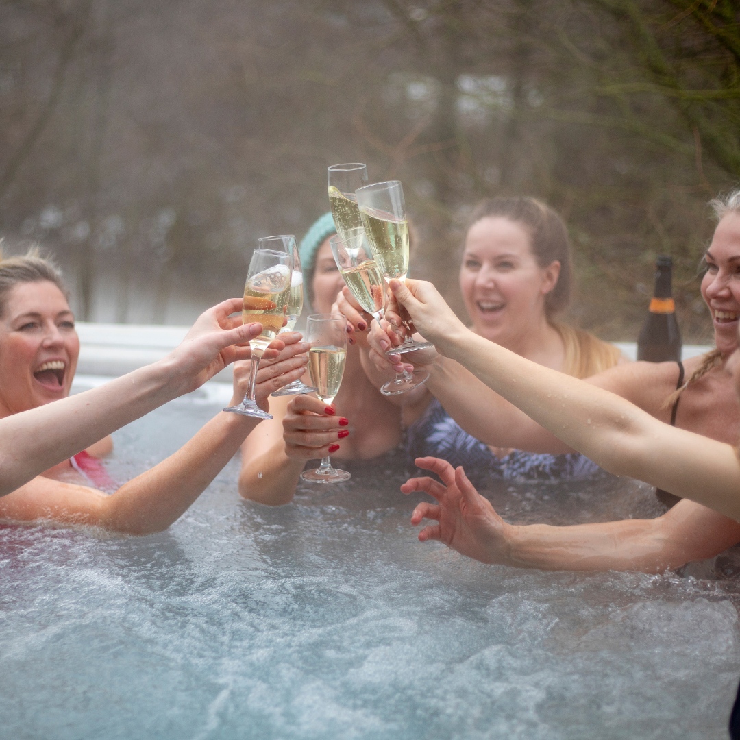 Cheers to the weekend!🥂 (And keeping warm in our Kimberley Ridge private hot tubs😎)

#kimberleybc #agoodplacetobe #mountains #getoutside #kootrocks #kootenays