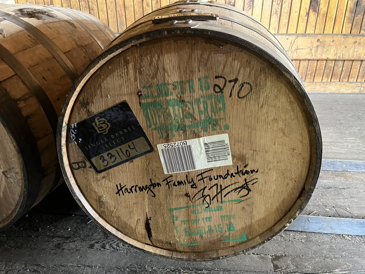 joey3harrington's tweet photo. **PLEASE RT**
Raffle tix are now live! $100 for your chance to win (1) bottle of Pappy Van Winkle 20 yr and (4) bottles of @HarringtonFF Single Barrel Weller Full Proof! Proceeds help us find and support the next generation of Oregon leaders. 

https://t.co/8L2rTm0bHr https://t.co/lnb4V1Nkwd