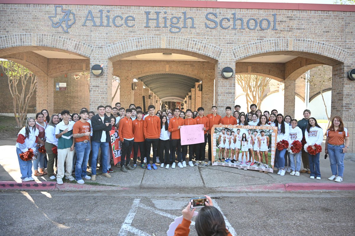 <a href="/AliceAthletics1/">@AliceAthletics</a> XC state qualifiers had a red carpet send-off on their way to the UIL state meet in Round Rock! <a href="/joe_richard10/">Coach Castellano</a> <a href="/marissacosta10/">Marissa Acosta</a> <a href="/ChrisThomasson7/">Chris Thomasson - KIII Sports</a> <a href="/KRIS6sports/">KRIS 6 Sports</a> <a href="/CallerSports/">Caller Sports</a> <a href="/qmartinez/">Quinton Martinez</a> <a href="/AliceHS_Coyotes/">Alice High School</a> <a href="/AliceISD/">Alice ISD</a> <a href="/EchoNewsJournal/">Alice Echo-News</a>