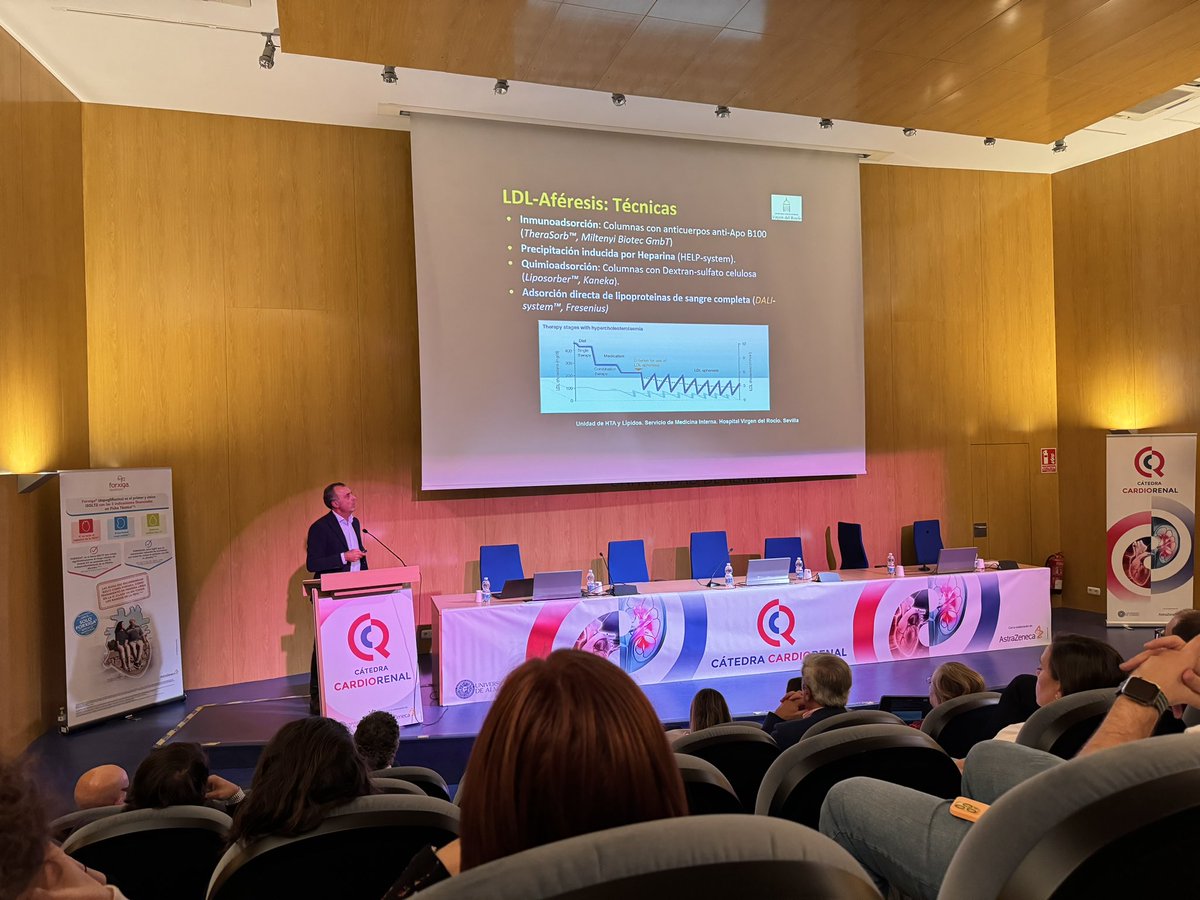 NefroHUT's tweet photo. El Dr. Ovidio Muñiz de @MedInternaHUVR nos cuenta su experiencia en aféresis y su implicación en el tratamiento de la Hipercolesterolemia Familiar. 
@hvirgendelrocio @ualmeria @TorrecardenasHU https://t.co/WhKy1CCDXU