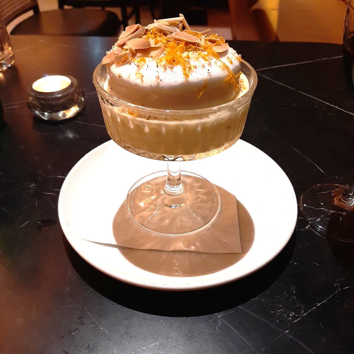 Floating on Cloud 9 with this île flottante at Lottie’s
#Dublin #Ireland 
lotties.ie