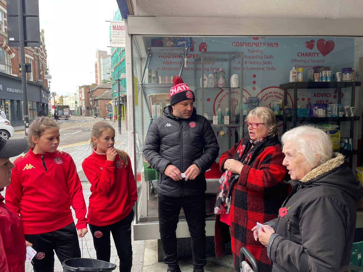 ChatsCommunity's tweet photo. Today members of our Youth Section, staff and parents raised vital funds for “Second Chance Medway” — we will continue to take donations during the Whitehawk game on Sat 11 Nov! 👊 https://t.co/uGLJcfB9X5