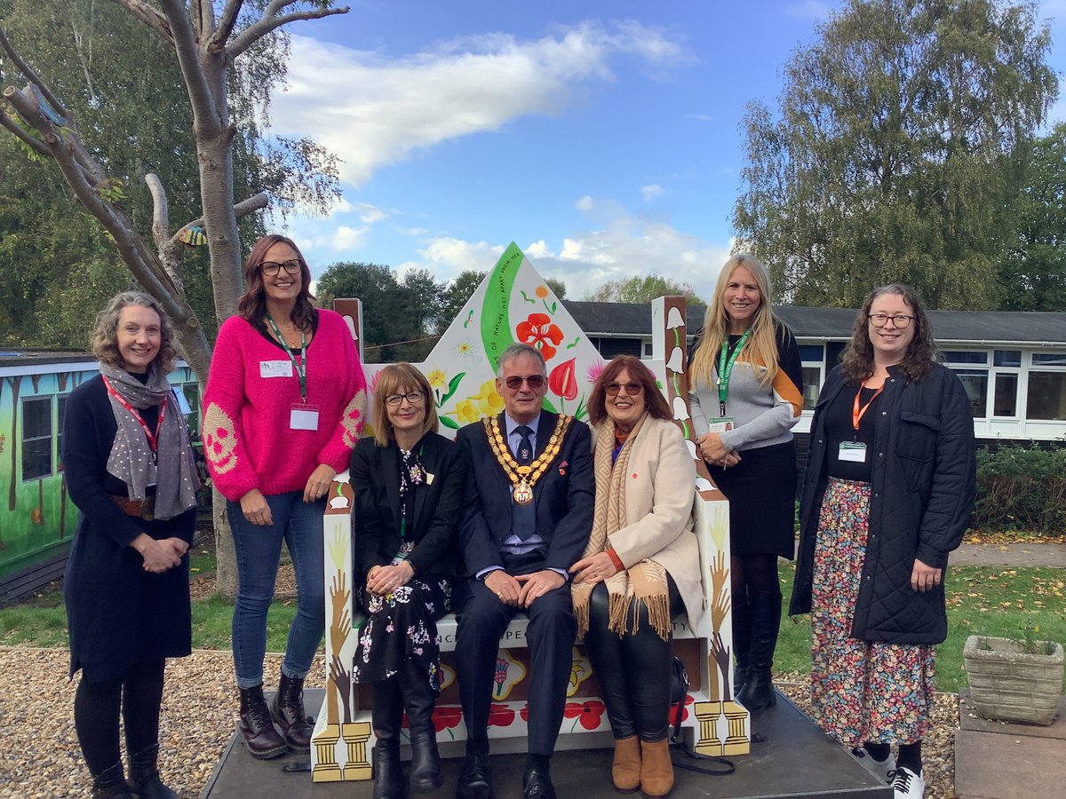 SladePrimarySch's tweet photo. This afternoon, we have been delighted to be joined by the Mayor @TMBC_Kent, Cllr James Lark who cut the ribbon for the official unveiling of our Coronation Thone.
Thankyou to everyone who came along for this very special occasion. including the whole of the design team. https://t.co/nrgHAIjY9T