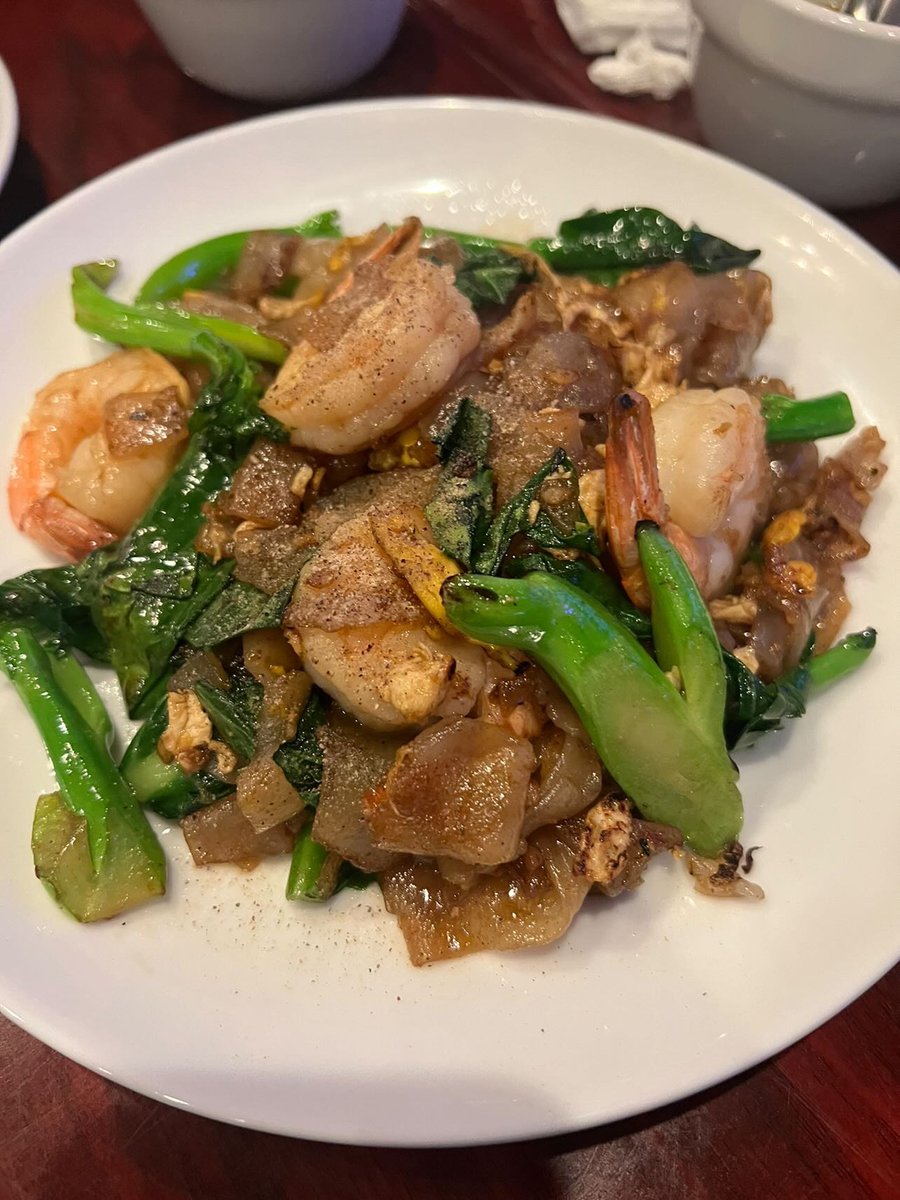BalamaoBoston's tweet photo. Pad See Ew
Stir-fried noodle dish that is commonly eaten in Thailand. Sautéed flat rice noodles with Chinese broccoli and egg in sweet brown sauce.
Order https://t.co/91MTkwygQP
(617) 992-6442
433 Washington Street, Brighton, MA 02135

#padseeew #balamao #pork #thaicousine🍽️ https://t.co/VKLlsrTLBY
