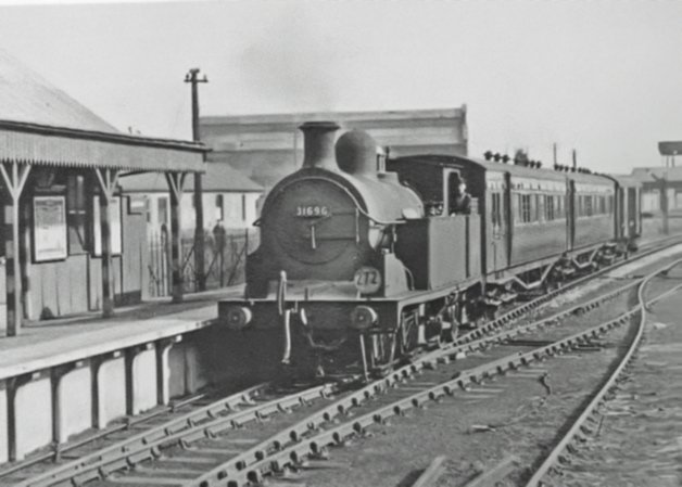 Kentishtrivia's tweet photo. #OTD 1950 The last train on the #Sheppey Light Railway ran, carrying a mock coffin with a large wreath of vegetables.
It had opened between #Leysdown and #Queenborough, where it connected with the SECR's #Sheerness Line in 1901, and served several halts along the way. https://t.co/Ctbl3TYEcD