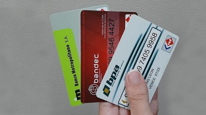 Estimado contribuyente, usted debe saber que:
Se consideran cuentas bancarias fiscales, las cuentas corrientes habilitadas por los contribuyentes, tanto en pesos cubanos y en moneda libremente convertible, para las operaciones comerciales autorizadas en el país.