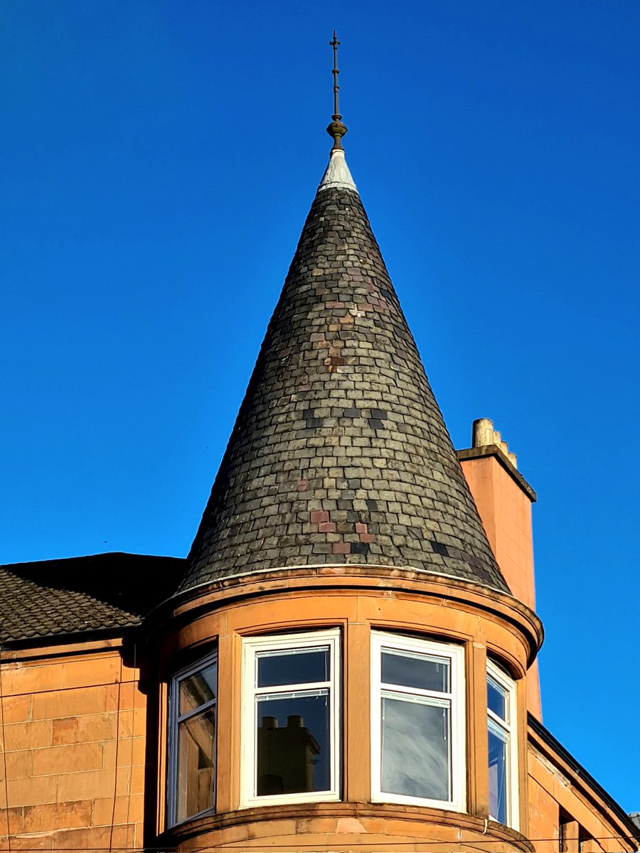 Cone-shaped slated roof on a semi-circular tenement bay window on Wilton Street in Glasgow.

#glasgow #glasgowbuildings #glasgowarchitecture #architecture #tenement #glasgowtenement #baywindow