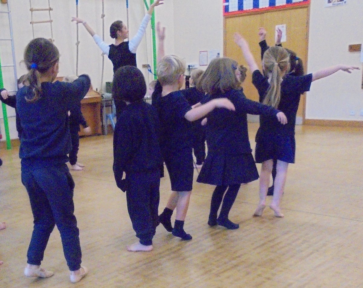 The children at St Paul's were really lucky to have the opportunity to attend ballet workshops for World Ballet Day this week.  The workshops were run by a member of staff who was a ballerina with the Royal Ballet.