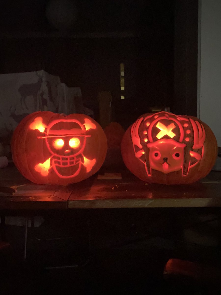 I’m terrible at posting on time so here’s the pumpkins Rose and I carved before Halloween #pumpkin #onepiece #chopper