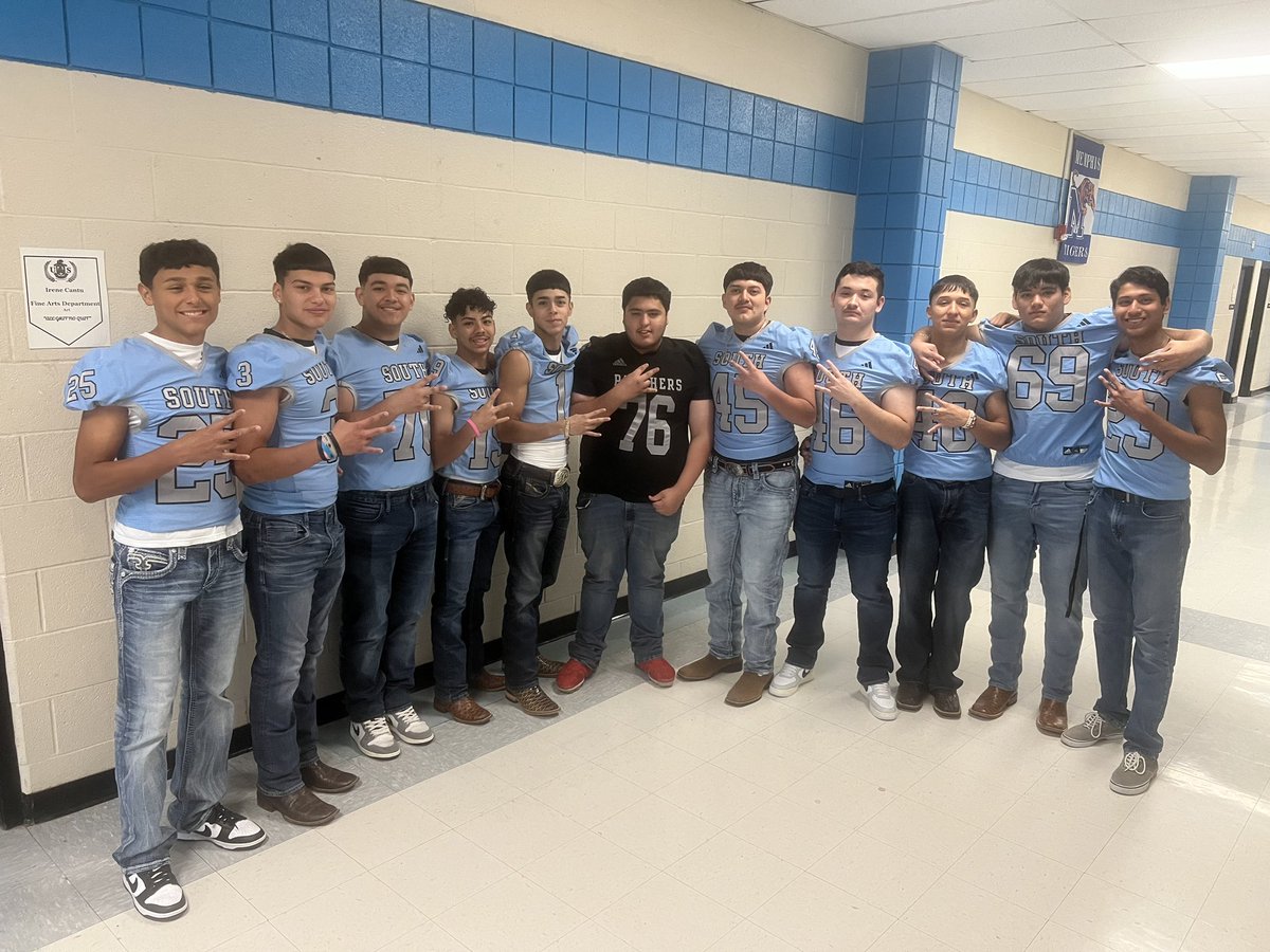 ⚡️PANTHER NATION⚡️

Come out and support your Panther’s as we look to cap off our district schedule and clinch a playoff birth Tonight🐾  Kickoff is set for 7pm at UISD SAC⚡️

Huge shout out to José Luis Gutierrez, our MVP of the week⚡️🏆

#ILOVESOUTH
#GoPanthers
