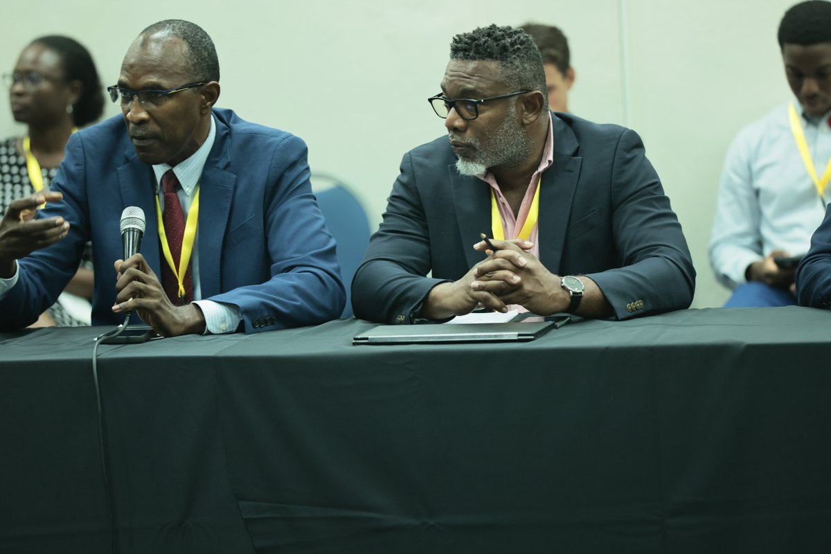 CCREEE_GNSEC's tweet photo. Day 2 of #CEIS2023 concluded with a roundtable discussion on 'Distributed Energy Resources', co-hosted by our Head of Technical Programmes, Dr. Devon Gardner, and Joseph Williams, Coordinator, Sustainable Energy Unit, Caribbean Development Bank. #CEM23 #CSEF8 #CARICOMEnergyMonth https://t.co/SkG1ajFLUr