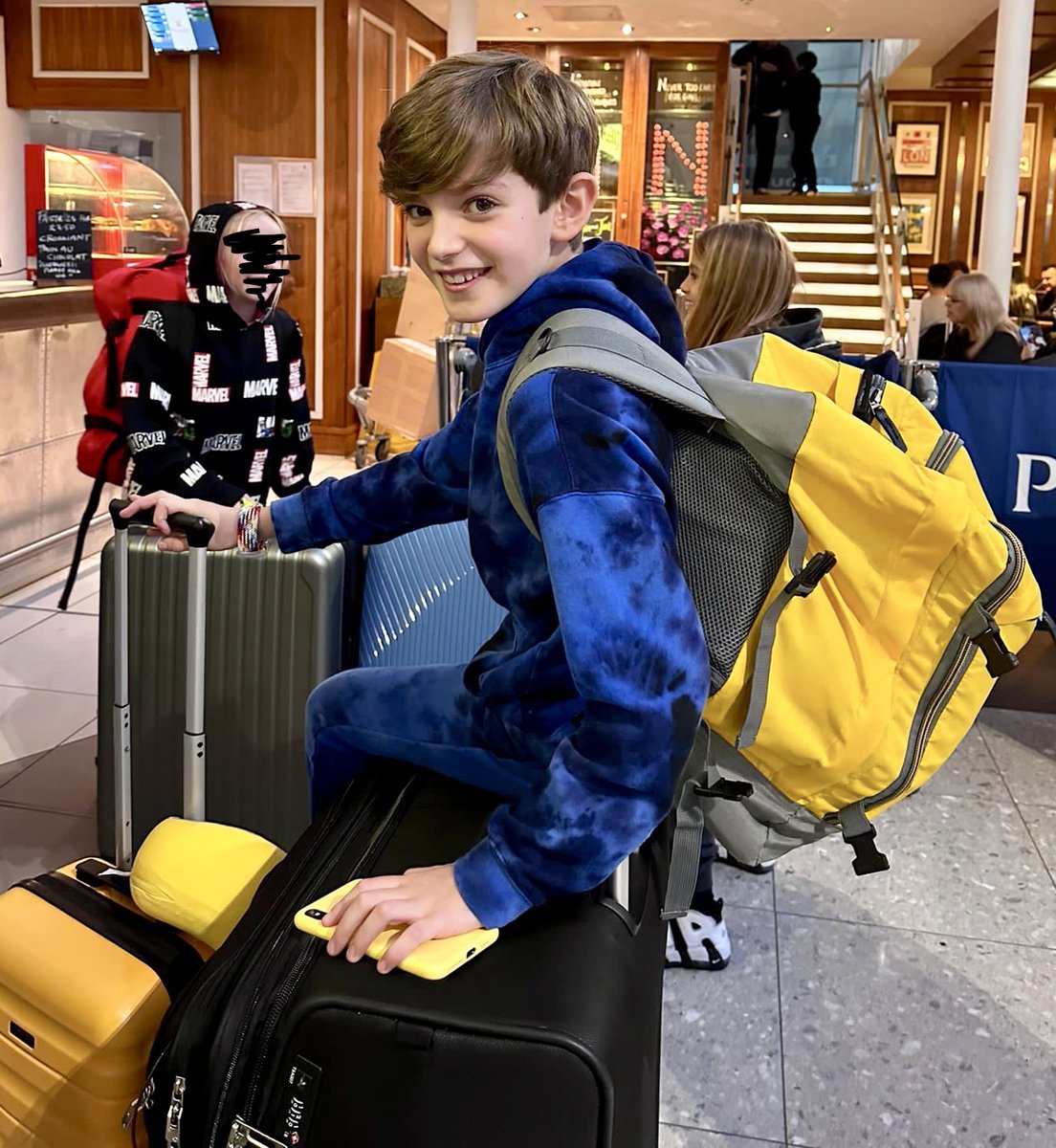 One of our younger performers heading off for an exciting stage tour in China!!! Well done Dexter. 
🌟🌟🌟