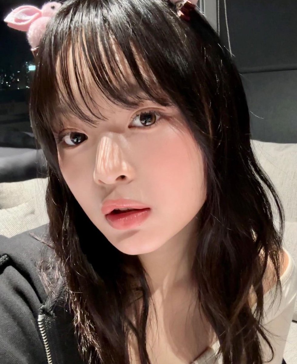 lookshanni's tweet photo. hanni pham is gorgeous https://t.co/zcx6mRntMQ