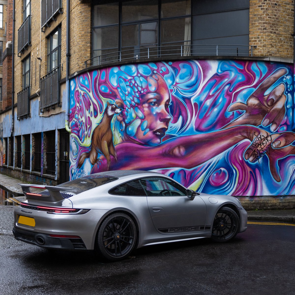 PorscheRetail's tweet image. Dream in full colour. 911 Carrera GTS complete with Aerokit creating a #FastFriday on the streets of Central London 🔥