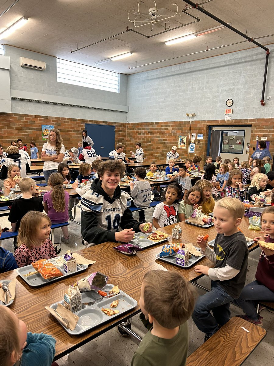 KDewitte71's tweet photo. The Cougar football team joined the elementary for lunch today. #cougarpride #cedarmountain https://t.co/ifcw4U1lvo